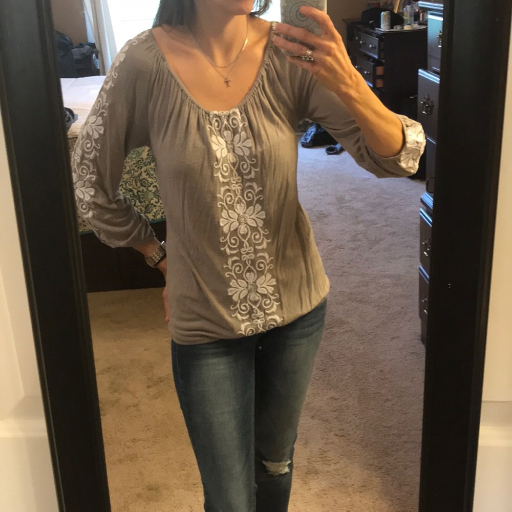 INC 3/4 sleeve taupe top with white flower detail